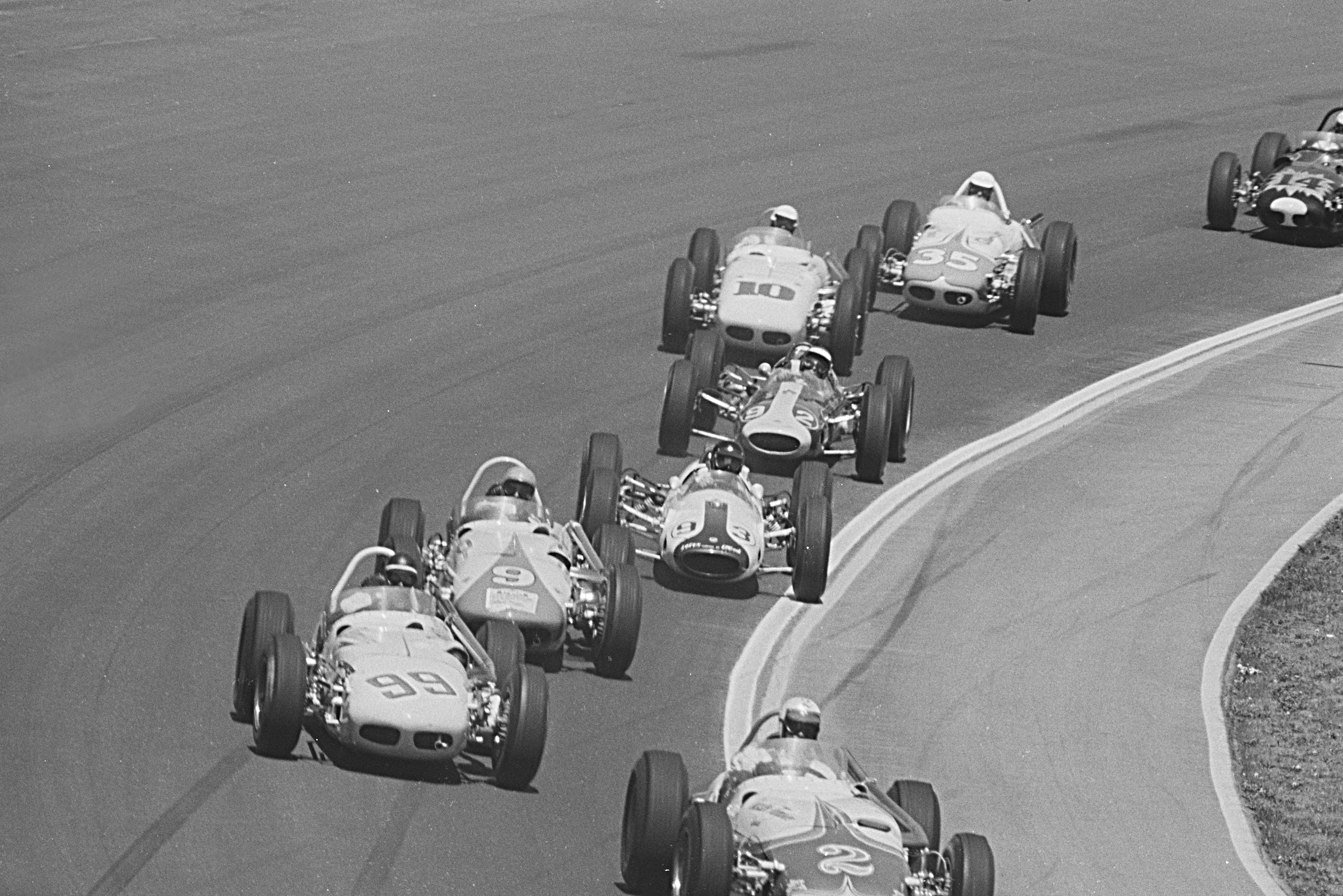 Foyt leads a group of rear-engine cars in a 1963 race