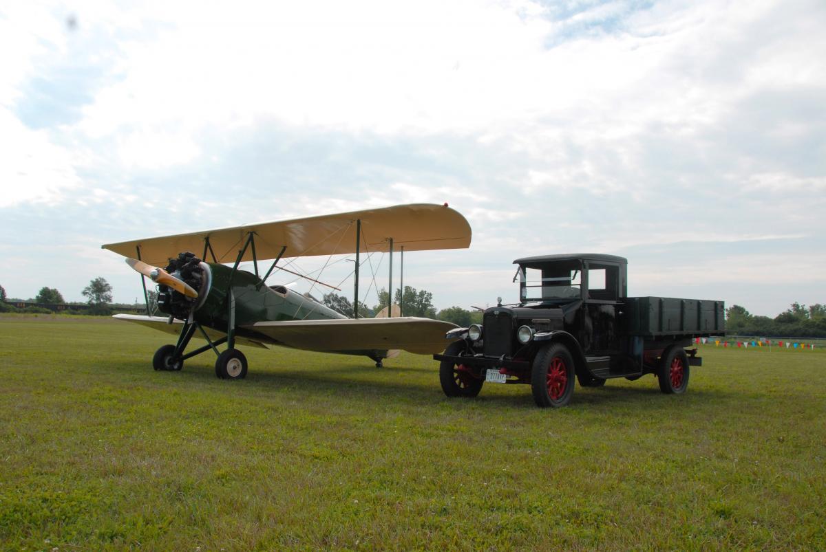 Image of a 1929 Waco plane and a 1929 Six-Speed Special