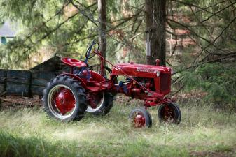 Media Name: farmall_cub_1.jpg